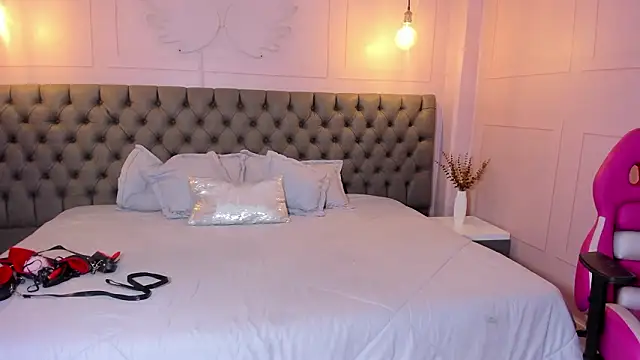 hillary bigbutt online show from 25, 2, 2026