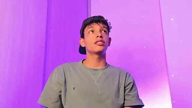 Snapshot of Maxfrost1 chatting on 3, 3, 2026 Maxfrost1 online show from 3, 3, 2026