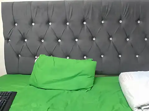 Snapshot of HornyLilHoney chatting on 24, 2, 2026 HornyLilHoney online show from 24, 2, 2026