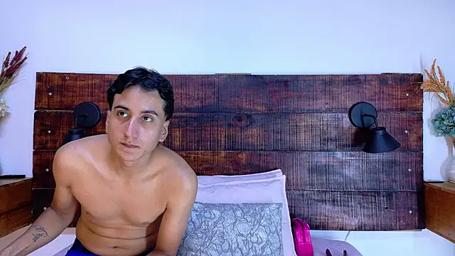 Snapshot of Esmeralda_and_Naim chatting on 25, 2, 2026 Esmeralda and Naim online show from 25, 2, 2026