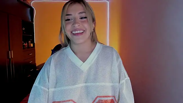 saradiazxxx online show from 16, 4, 2026