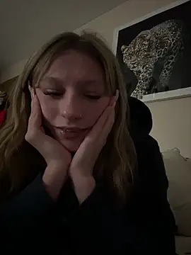 Snapshot of hyperafterdark chatting on 3, 3, 2026 hyperafterdark online show from 3, 3, 2026