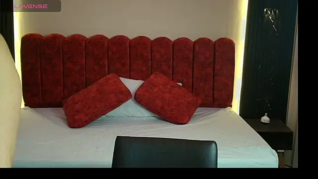 Snapshot of MoriahStorm chatting on 8, 4, 2026 MoriahStorm online show from 8, 4, 2026