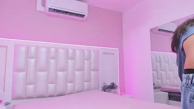 Liia Collins online show from 10, 4, 2026