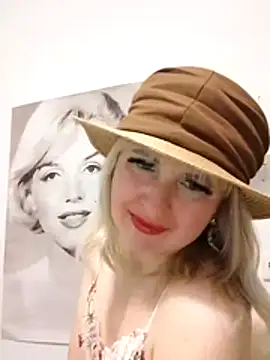 -Nefertiti- online show from 2, 5, 2026