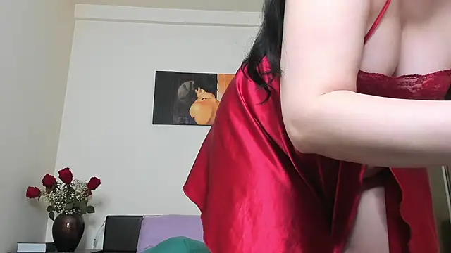 GoldenLunaa online show from 8, 4, 2026