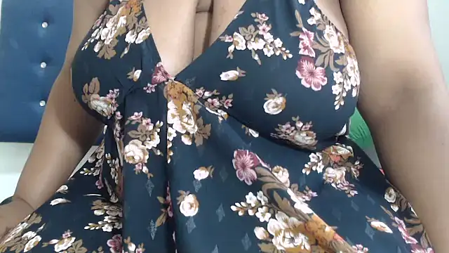 Snapshot of CurvyAssXX21 chatting on 2, 6, 2026 CurvyAssXX21 online show from 2, 6, 2026