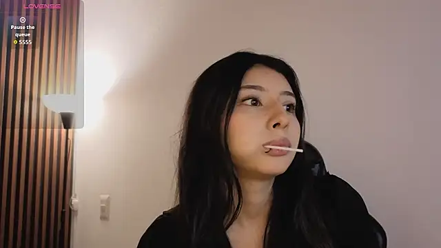 chloe bluee  online show from 23, 3, 2026