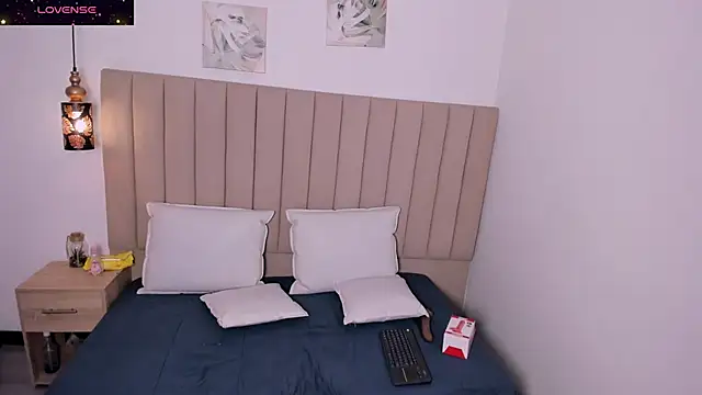 Snapshot of Dennise_Sinclair chatting on 1, 3, 2026 Dennise Sinclair online show from 1, 3, 2026