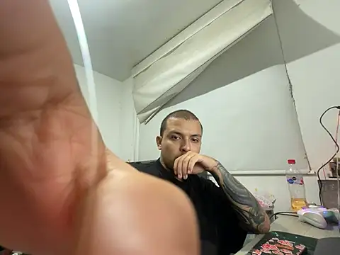 Maximo Garcia17 online show from 17, 4, 2026