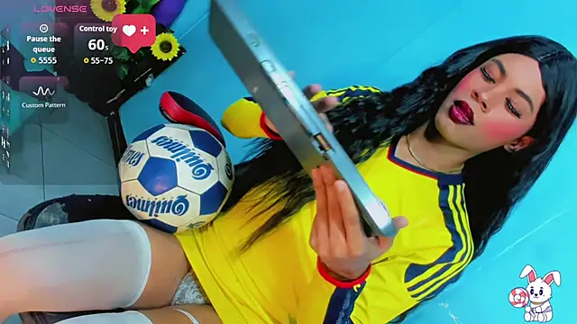 Snapshot of Alondra_Wile chatting on 7, 7, 2026 Alondra Wile online show from 7, 7, 2026