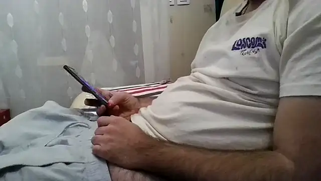 Snapshot of Florent1307 chatting on 2, 8, 2026 Florent1307 online show from 2, 8, 2026