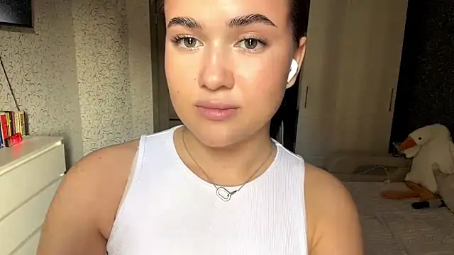 JoycelynUrion online show from 17, 4, 2026