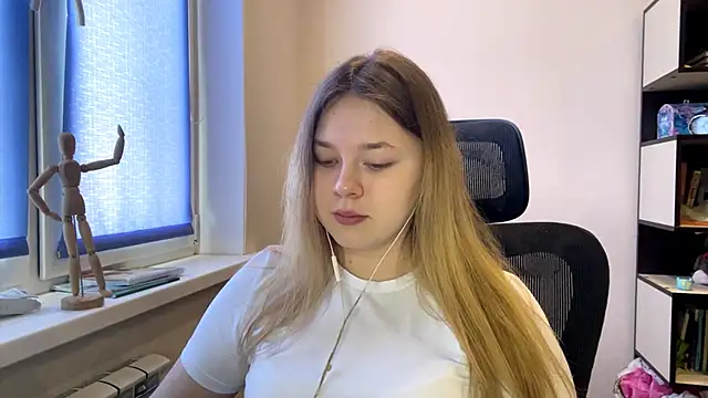 TomikoPfau online show from 24, 2, 2026