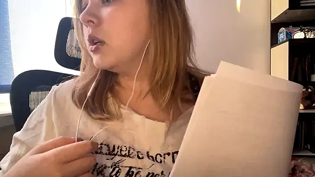 TomikoPfau online show from 14, 4, 2026