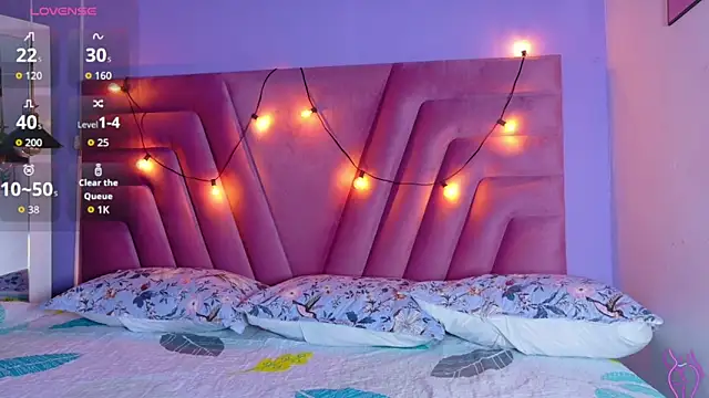 naughtyyindiann online show from 18, 4, 2026