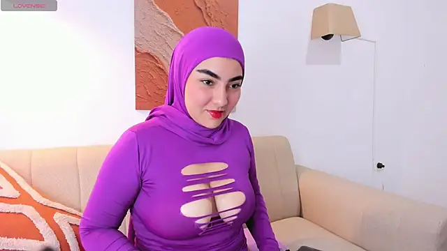 Snapshot of Malika_Noor chatting on 4, 6, 2026 Malika Noor online show from 4, 6, 2026