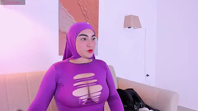 Snapshot of Malika_Noor chatting on 7, 7, 2026 Malika Noor online show from 7, 7, 2026