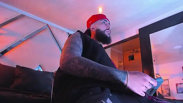 SantiagoHincapiie online show from 26, 2, 2026