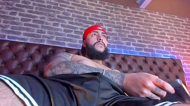 SantiagoHincapiie online show from 11, 3, 2026