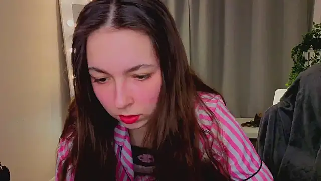 BellaThery online show from 5, 3, 2026