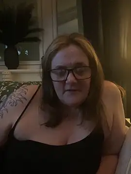 Busty-GilfQuinn online show from 21, 2, 2026
