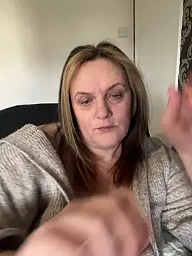 Busty-GilfQuinn online show from 27, 2, 2026