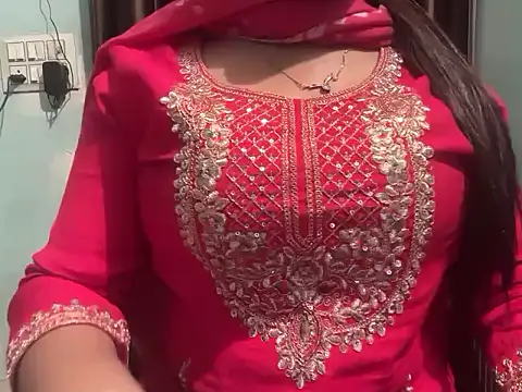 Snapshot of Avneet_kaurr1 chatting on 17, 4, 2026 Avneet kaurr1 online show from 17, 4, 2026
