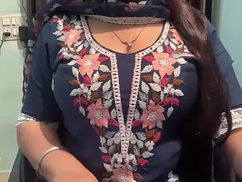 Snapshot of Avneet_kaurr1 chatting on 28, 4, 2026 Avneet kaurr1 online show from 28, 4, 2026
