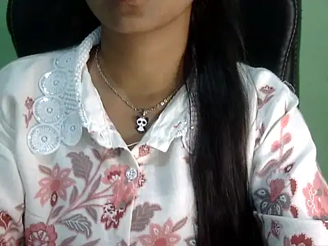 cute momo love online show from 2, 4, 2026