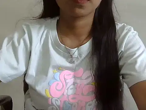 Snapshot of cute_momo_love chatting on 24, 5, 2026 cute momo love online show from 24, 5, 2026