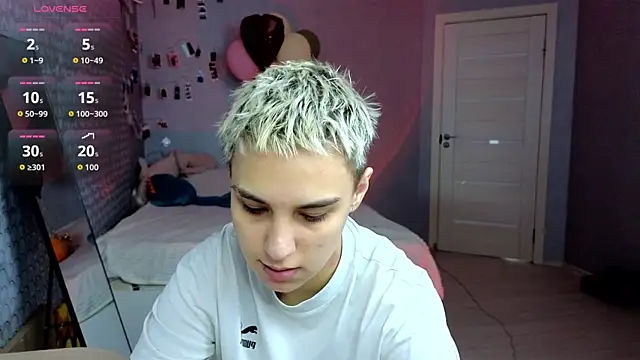 LuxuryLoverss online show from 11, 4, 2026