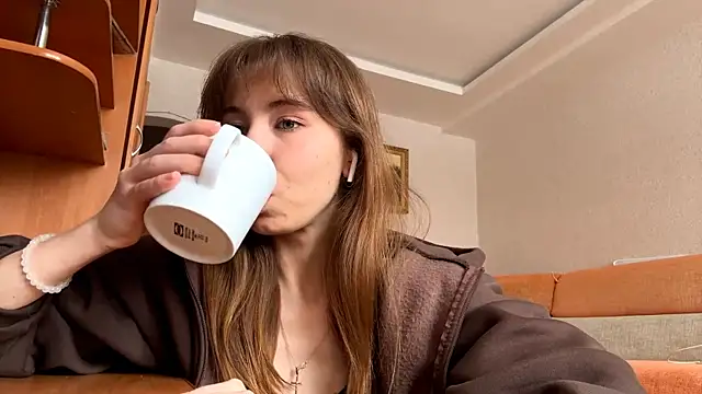 Snapshot of SerenaHawthorne chatting on 3, 3, 2026 SerenaHawthorne online show from 3, 3, 2026