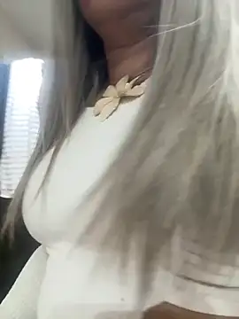 Nanda loiragostosa online show from 11, 4, 2026