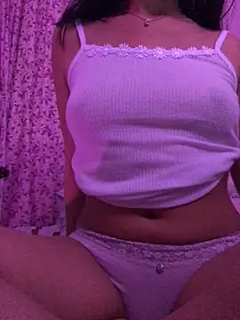 Snapshot of eemilyy22 chatting on 3, 3, 2026 eemilyy22 online show from 3, 3, 2026