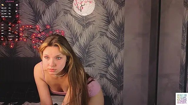 Snapshot of HinaVibe chatting on 27, 5, 2026 HinaVibe online show from 27, 5, 2026