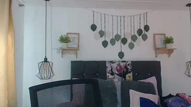 Emma hassani online show from 8, 4, 2026