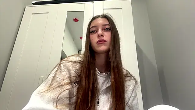 Snapshot of selena_favn chatting on 4, 3, 2026 selena favn online show from 4, 3, 2026