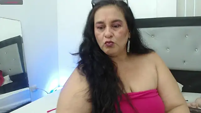 Snapshot of Sharlot_curvy chatting on 28, 4, 2026 Sharlot curvy online show from 28, 4, 2026