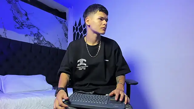 DylanRoyce  online show from 11, 3, 2026