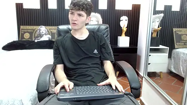 Snapshot of trevor_mob chatting on 28, 6, 2026 trevor mob online show from 28, 6, 2026