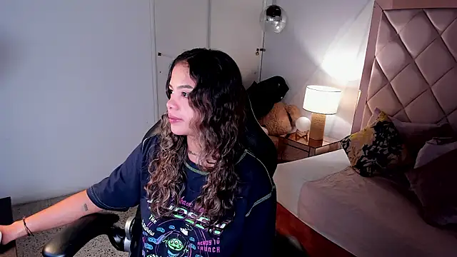 Snapshot of dulce_lyraa1 chatting on 28, 5, 2026 dulce lyraa1 online show from 28, 5, 2026