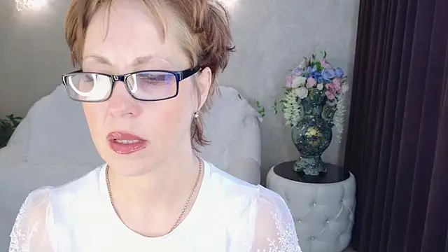 LioraWeiss online show from 5, 3, 2026