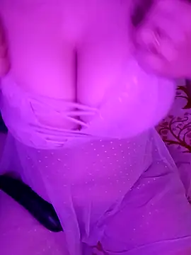 Snapshot of Lona_Hot chatting on 18, 5, 2026 Lona Hot online show from 18, 5, 2026