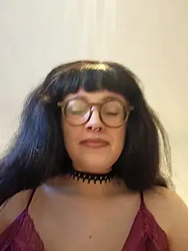 Mommynatrix online show from 13, 4, 2026