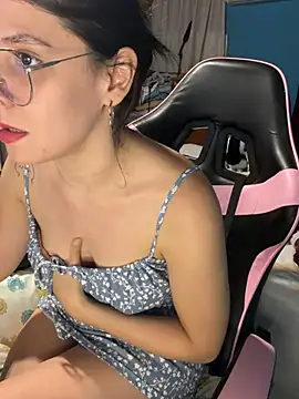 MysticKitty7 online show from 4, 4, 2026