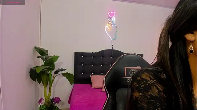 LINDSAY TAY online show from 22, 3, 2026