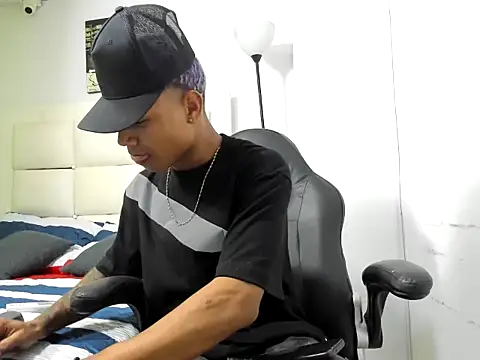 Snapshot of emanuel_23cm chatting on 3, 3, 2026 emanuel 23cm online show from 3, 3, 2026