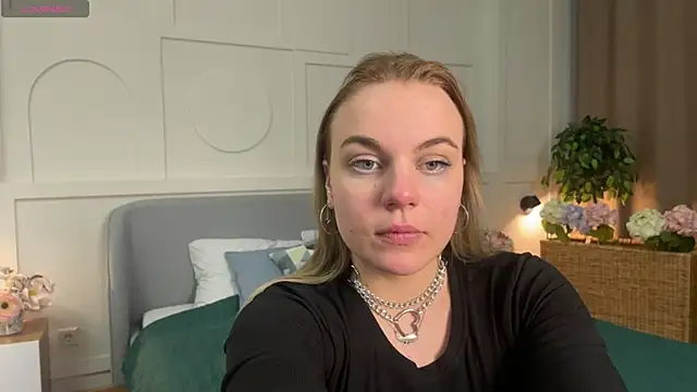 Snapshot of Glow_Margo chatting on 3, 3, 2026 Glow Margo online show from 3, 3, 2026