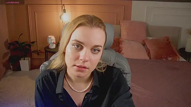 Glow Margo online show from 11, 4, 2026